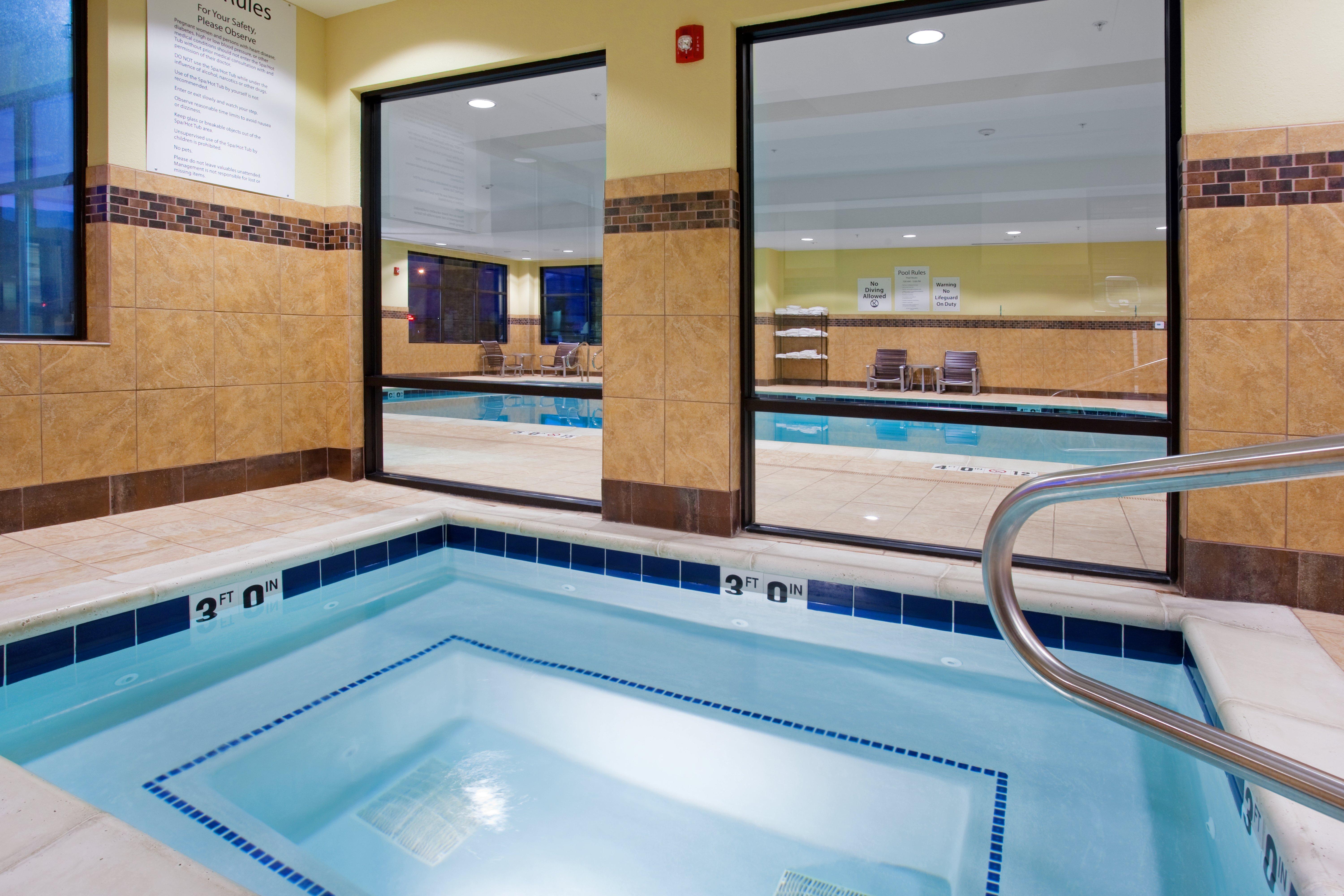 Holiday Inn Express & Suites Logan By Ihg Luaran gambar