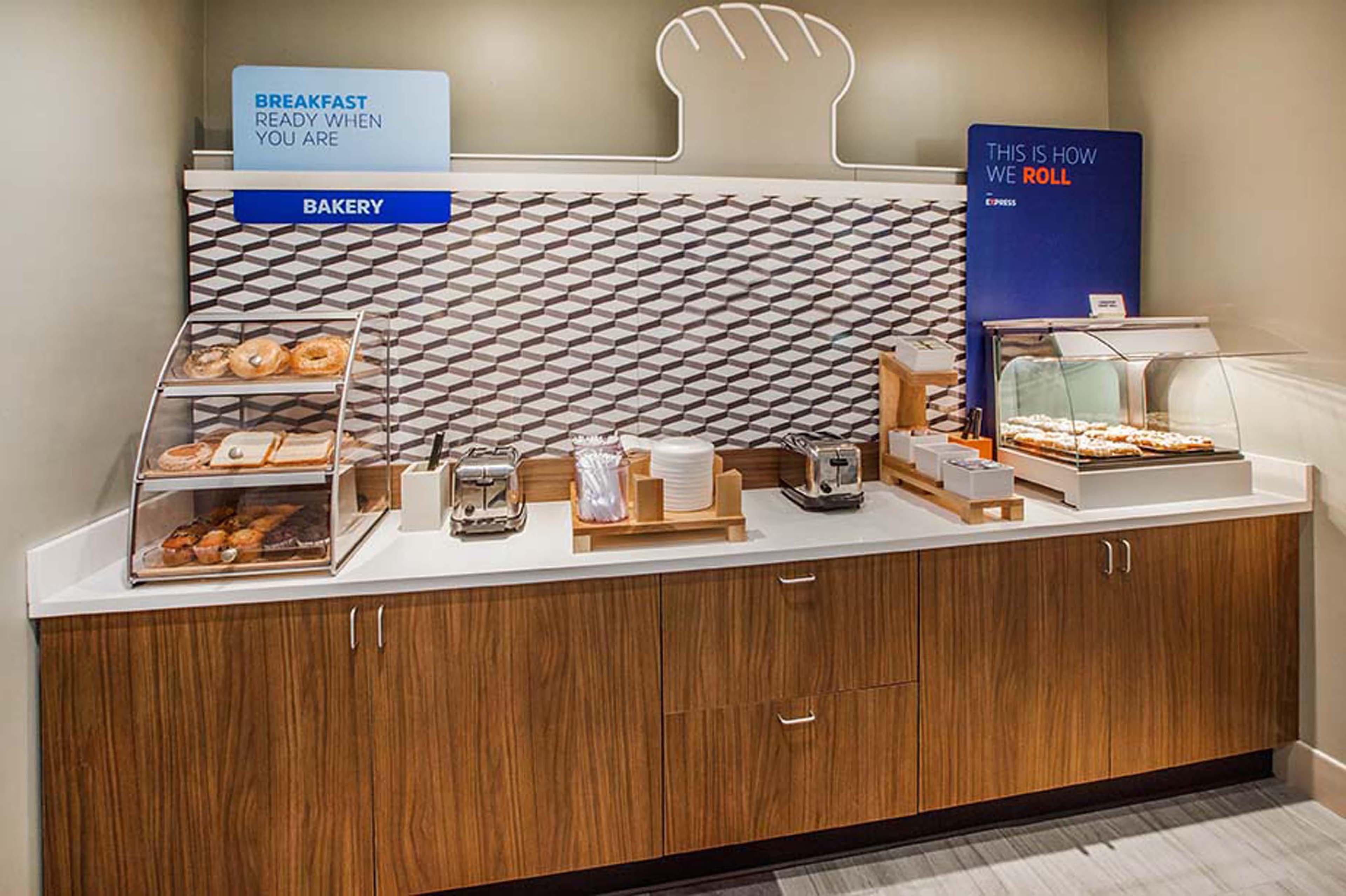 Holiday Inn Express & Suites Logan By Ihg Luaran gambar