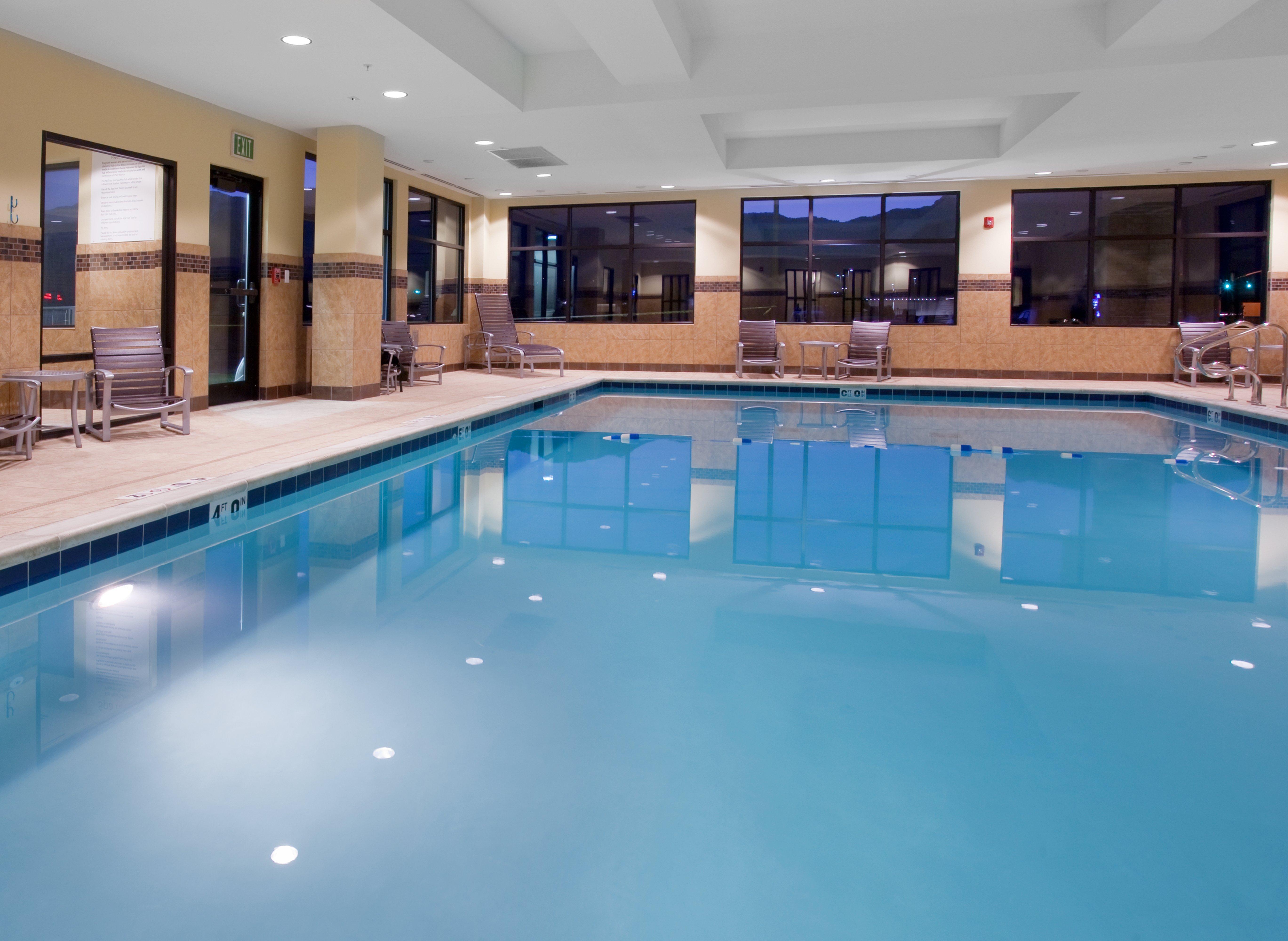 Holiday Inn Express & Suites Logan By Ihg Luaran gambar