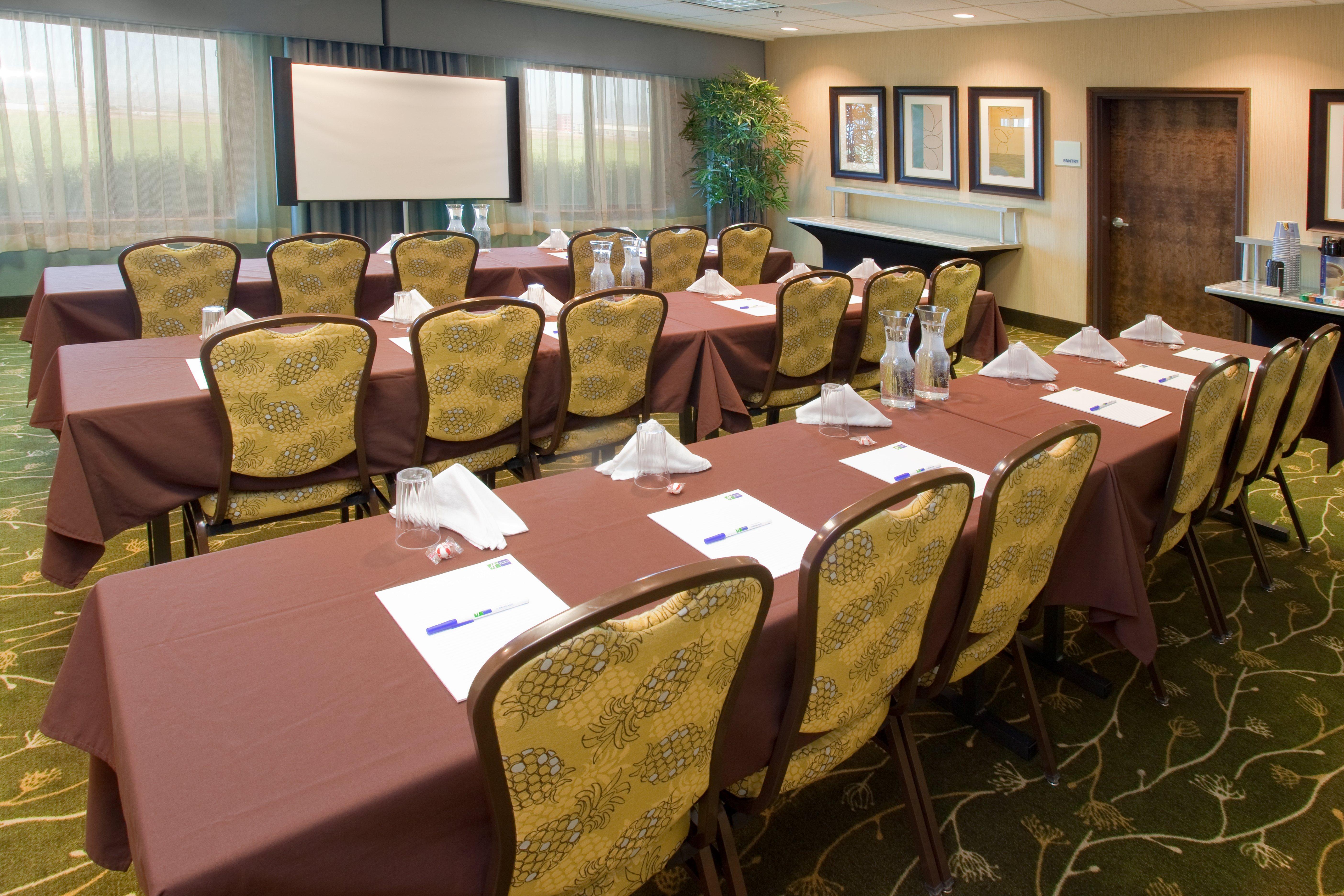 Holiday Inn Express & Suites Logan By Ihg Luaran gambar